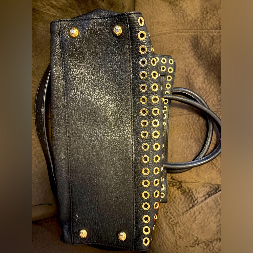 Good Condition👜MK Michael Kors Black textured bag👜with grommets. - Picture 3 of 7